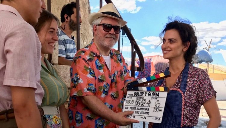 Penélope Cruz y Pedro Almodóvar durante el rodaje de 'Dolor y Gloria'