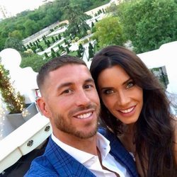 Sergio Ramos y Pilar Rubio muy sonrientes anunciando su compromiso