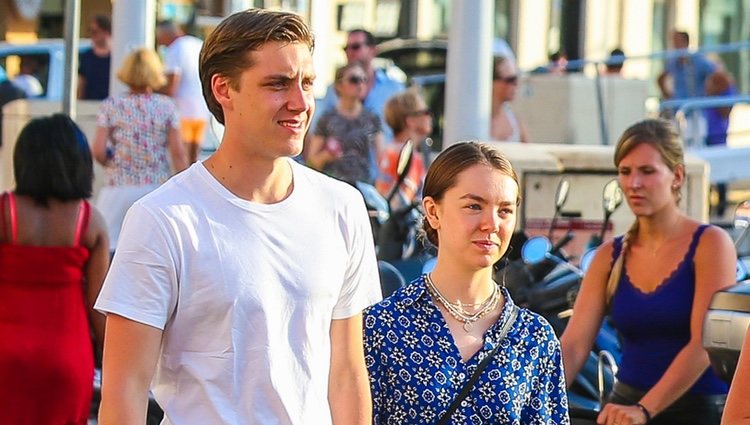 Alexandra de Hannover y su novio, Ben-Sylvester Strautmann de paseo por las calles de Saint-Tropez