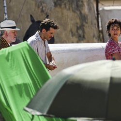 Pedro Almodóvar, Penélope Cruz y Raúl Arévalo durante el rodaje de 'Dolor y Gloria'