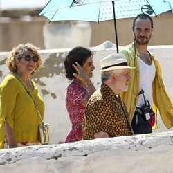 Penélope Cruz junto con el director Pedro Almodóvar durante el rodaje de 'Dolor y Gloria'