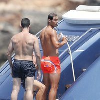 Rafa Nadal de vacaciones con amigos en Ibiza