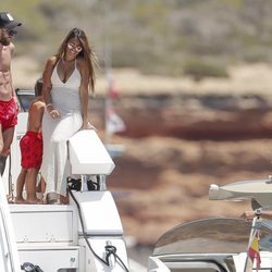 Leo Messi y Antonella Roccuzzo, muy felices de vacaciones en Ibiza