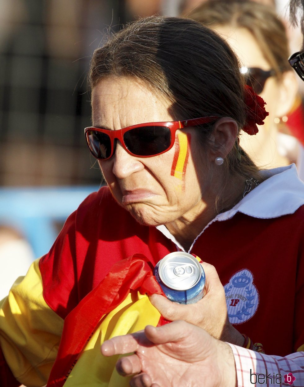 La Infanta Elena vestida con los colores de España