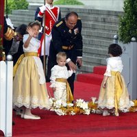 Froilán, Juan y Miguel Urdangarin y Victoria López-Quesada como pajes de la boda de los Reyes Felipe y Letizia