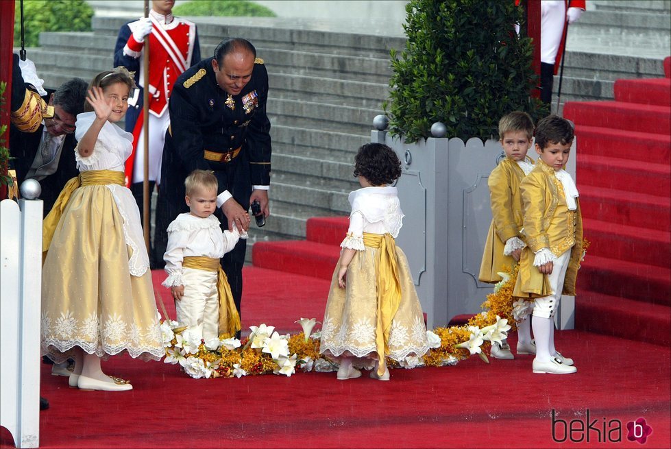 Froilán, Juan y Miguel Urdangarin y Victoria López-Quesada como pajes de la boda de los Reyes Felipe y Letizia