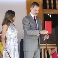 El Rey Felipe recibe la Llave de Oro de la Ciudad de Bailén ante la mirada de la Reina Letizia