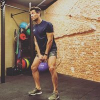 Jaime Cantizano haciendo ejercicio en el gimnasio