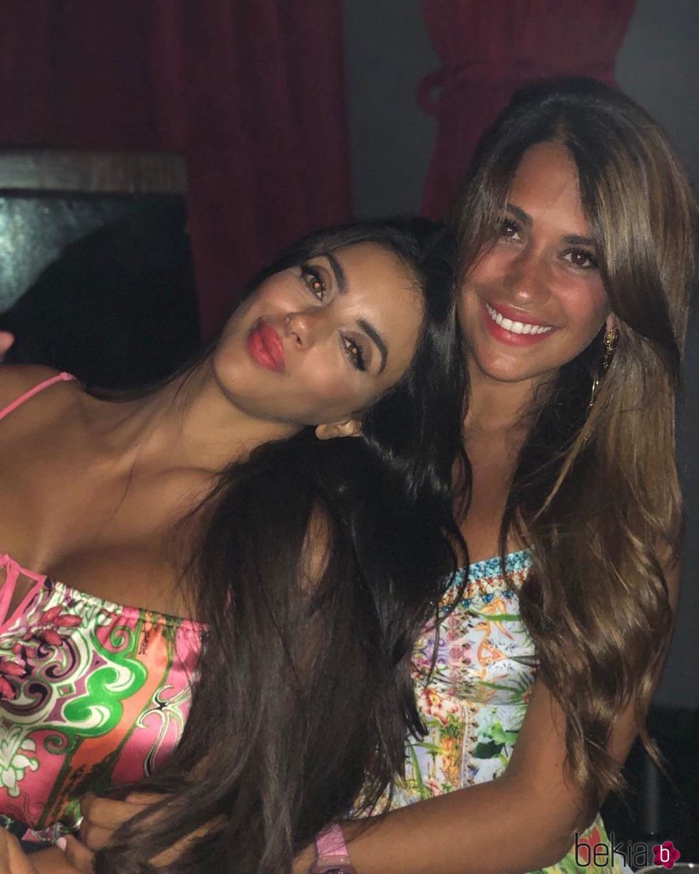 Antonella Roccuzzo dando la bienvenida a Daniella Semaan a Ibiza para pasar el verano 2018