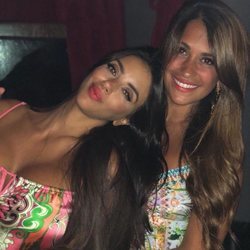 Antonella Roccuzzo dando la bienvenida a Daniella Semaan a Ibiza para pasar el verano 2018