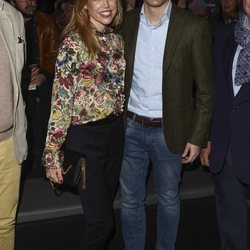 Pablo Casado e Isabel Torres en el desdile de Ángel Schlesser en MBFW