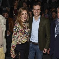 Pablo Casado e Isabel Torres en el desdile de Ángel Schlesser en MBFW