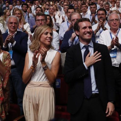 Pablo Casado e Isabel Torres: el político y la psicóloga