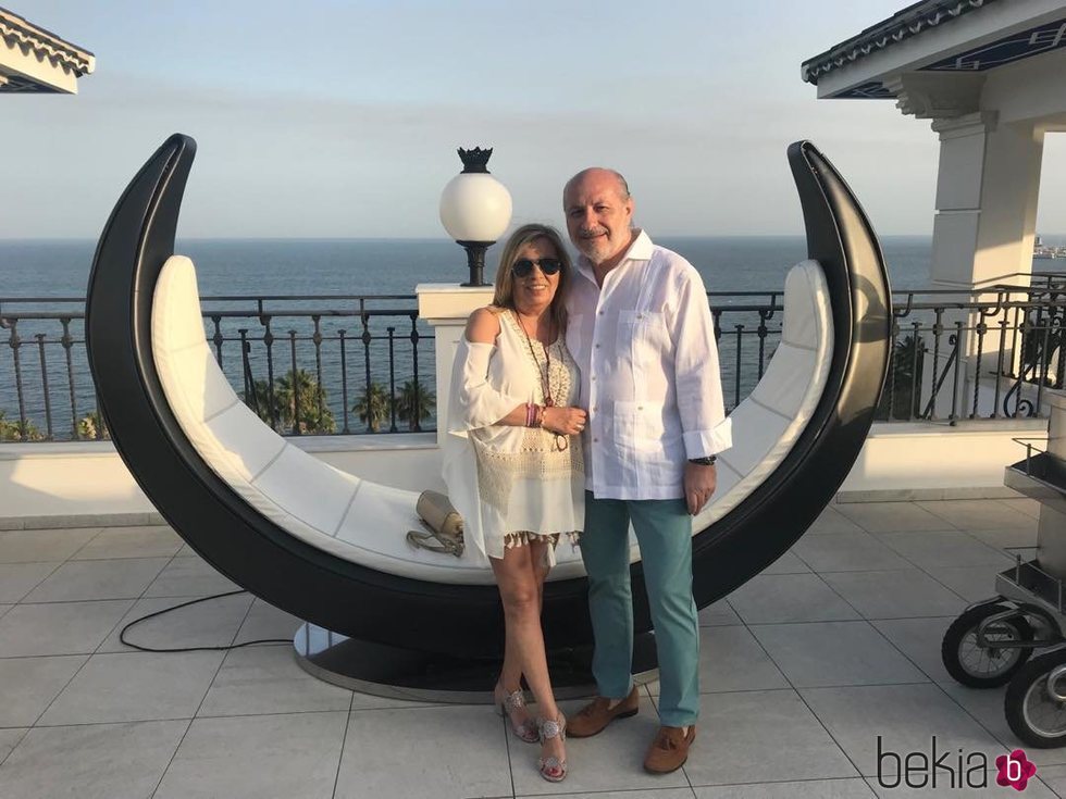 Carmen Borrego y José Carlos Bernal celebrando su cuarto aniversario de boda en Málaga