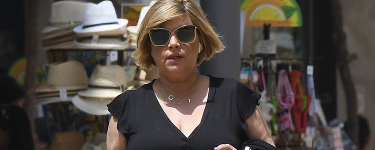 Terelu Campos paseando por Málaga después dos semanas después de su operación