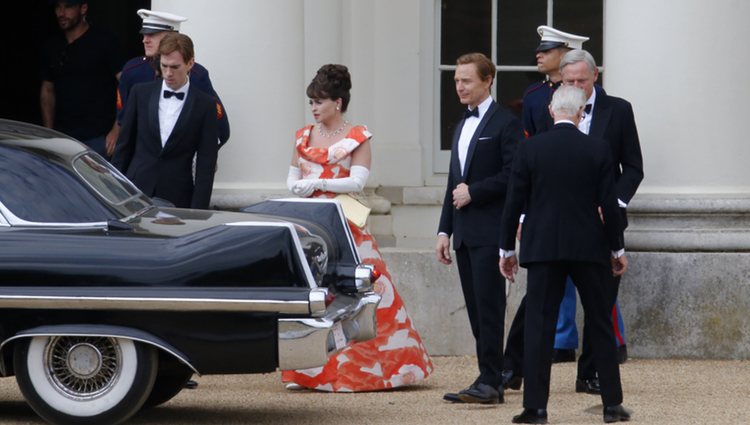 Helena Bonham Carter y Ben Daniels en el rodaje de la tercera temporada de 'The Crown'