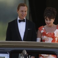 Helena Bonham Carter y Ben Daniels en el rodaje de 'The Crown' para Netflix