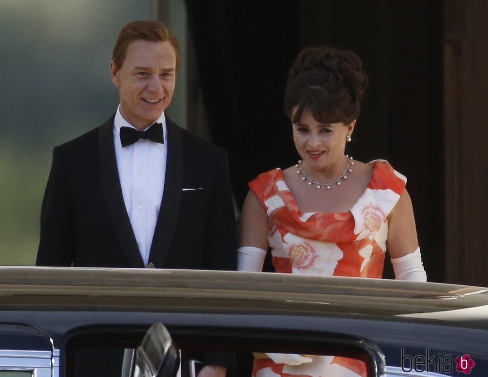 Helena Bonham Carter y Ben Daniels en el rodaje de 'The Crown' para Netflix