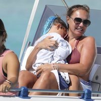 Tamara Ecclestone junto a su hija en Ibiza