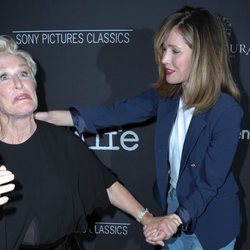 Rose Byrne y Glenn Close en la premiere de 'The Wife'