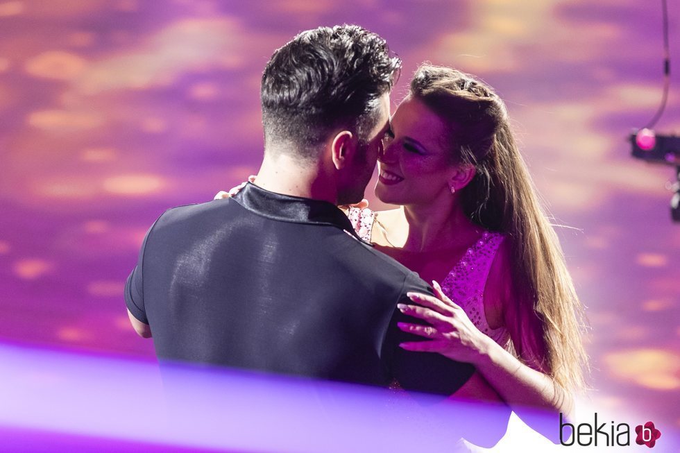 David Bustamante y Yana Olina, muy cariñosos en la gala final de 'Bailando con las estrellas'