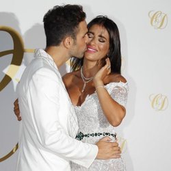 Cesc Fábregas y Daniella Semaan muy cariños en la fiesta de su postboda