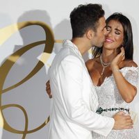 Cesc Fábregas y Daniella Semaan muy cariños en la fiesta de su postboda