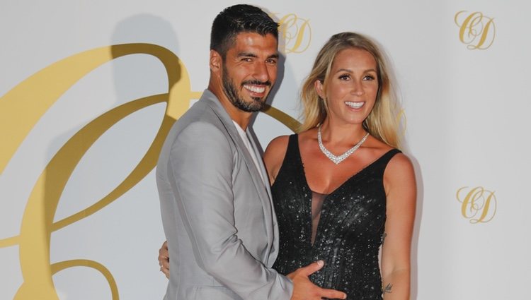 Luis Suárez y Sofia Balbi en la fiesta postboda de Cesc Fábregas y Daniella Semaan