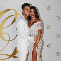 Cesc Fábregas y Daniella Seeman posan durante su fiesta postboda en Ibiza