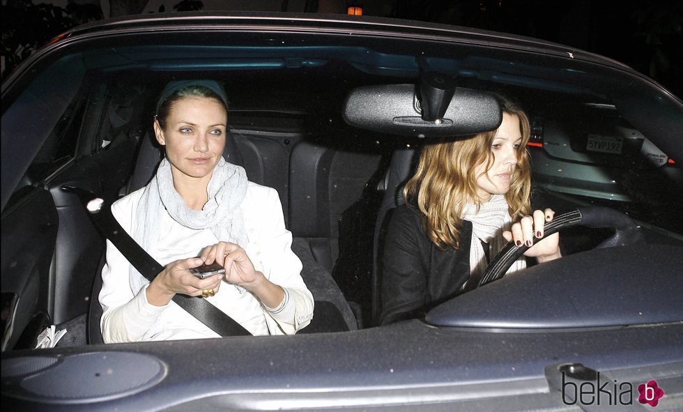 Cameron Diaz y Drew Barrymore en el coche