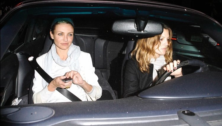 Cameron Diaz y Drew Barrymore en el coche