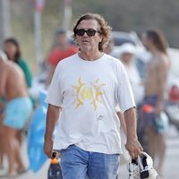 Pepe Navarro paseando por Ibiza