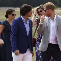 Los Duques de Sussex con el polista Nacho Figueras y su mujer en la Copa de Polo Sentebale