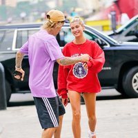 Justin Bieber y Hailey Baldwin bailando por la calle en Nueva York