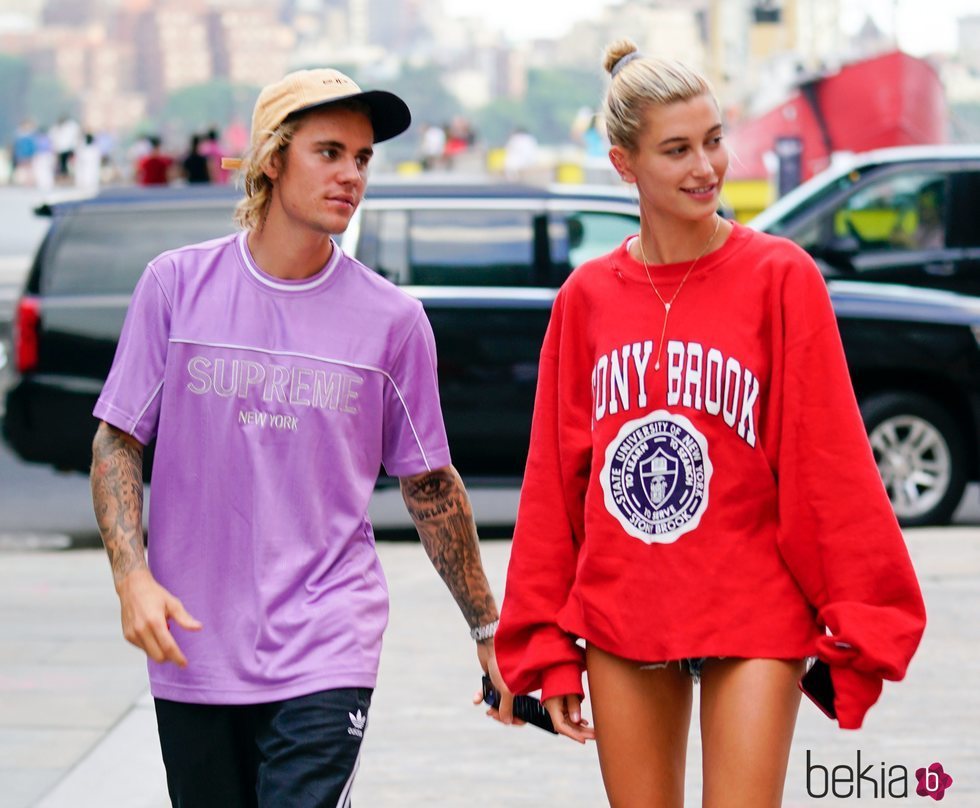 Justin Bieber y Hailey Baldwin de la mano por Nueva york