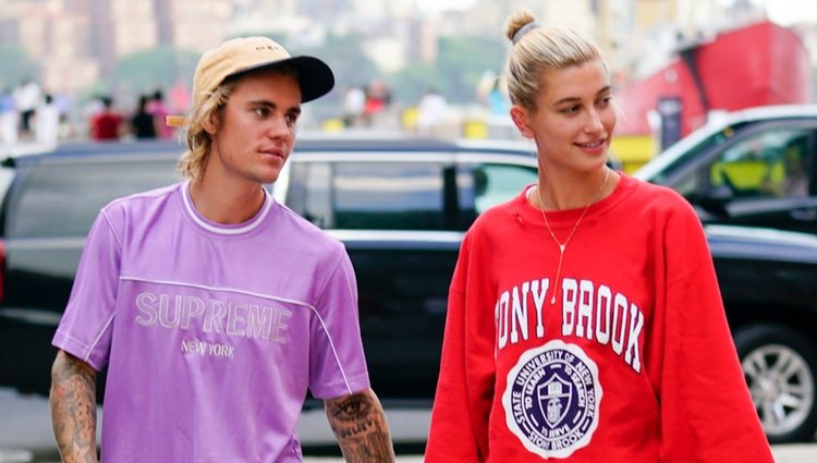 Justin Bieber y Hailey Baldwin de la mano por Nueva york