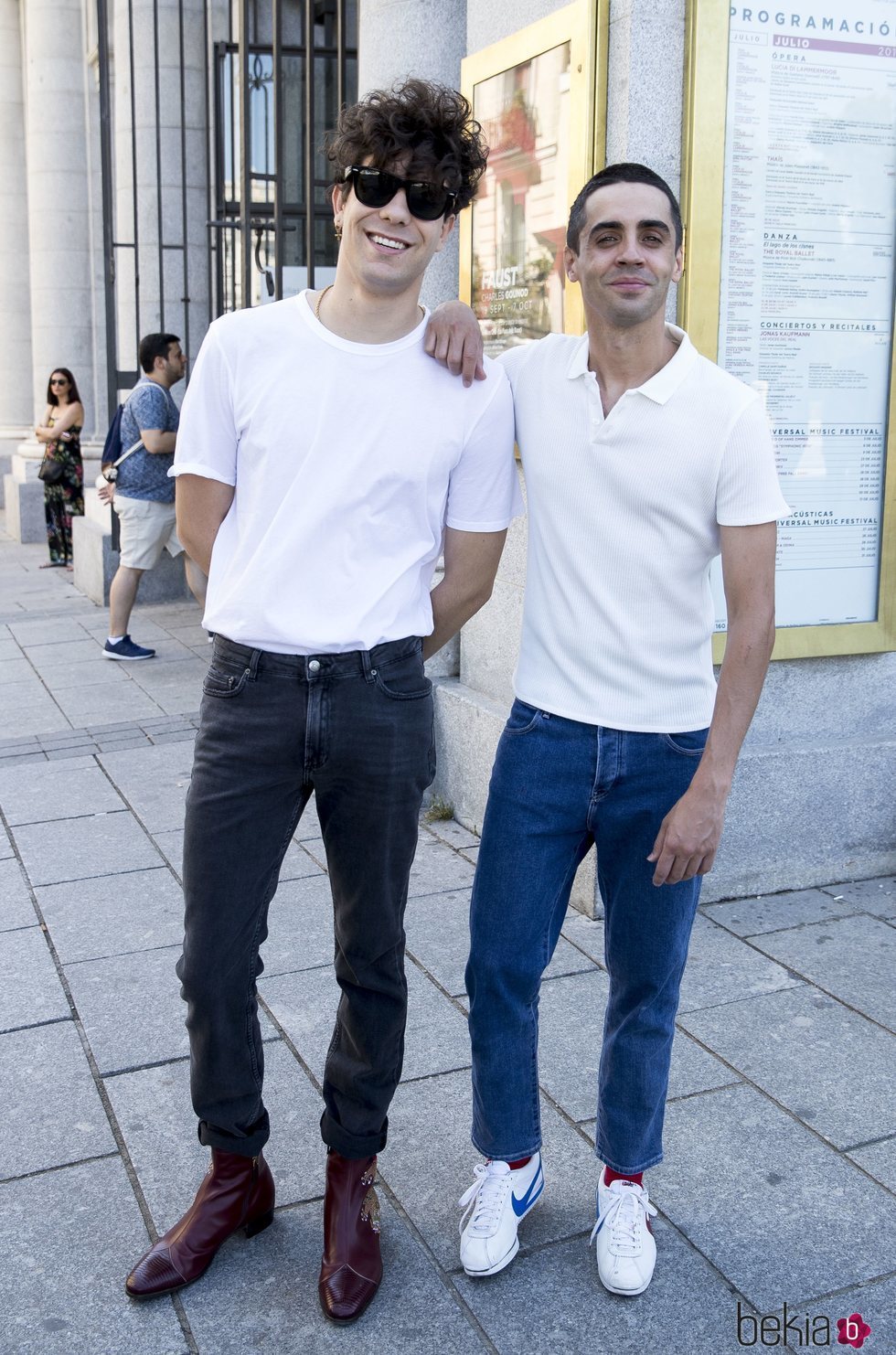 Javier Calvo y Javier Ambrossi en la puerta del Teatro Real donde han ido a ver a Amaia Romero