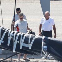 El Rey Felipe VI se sube a bordo del Aifos para navegar en Palma de Mallorca