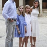 Los Reyes Felipe y Letizia y sus hijas en su posado de verano 2018 en Mallorca