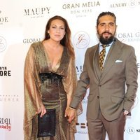 La cantante española Niña Pastori y 'Chaboli' en la gala Global Gift Marbella 2018