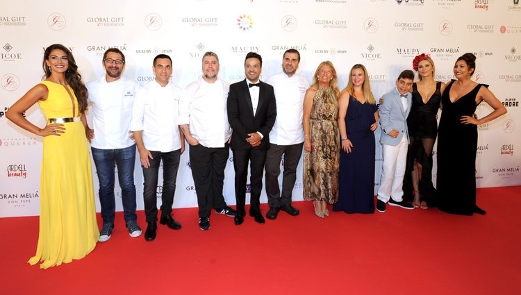 Lorena Bernal junto con Luis Fonsi y Adrián Martín en la gala Globel Gift Marbella 2018