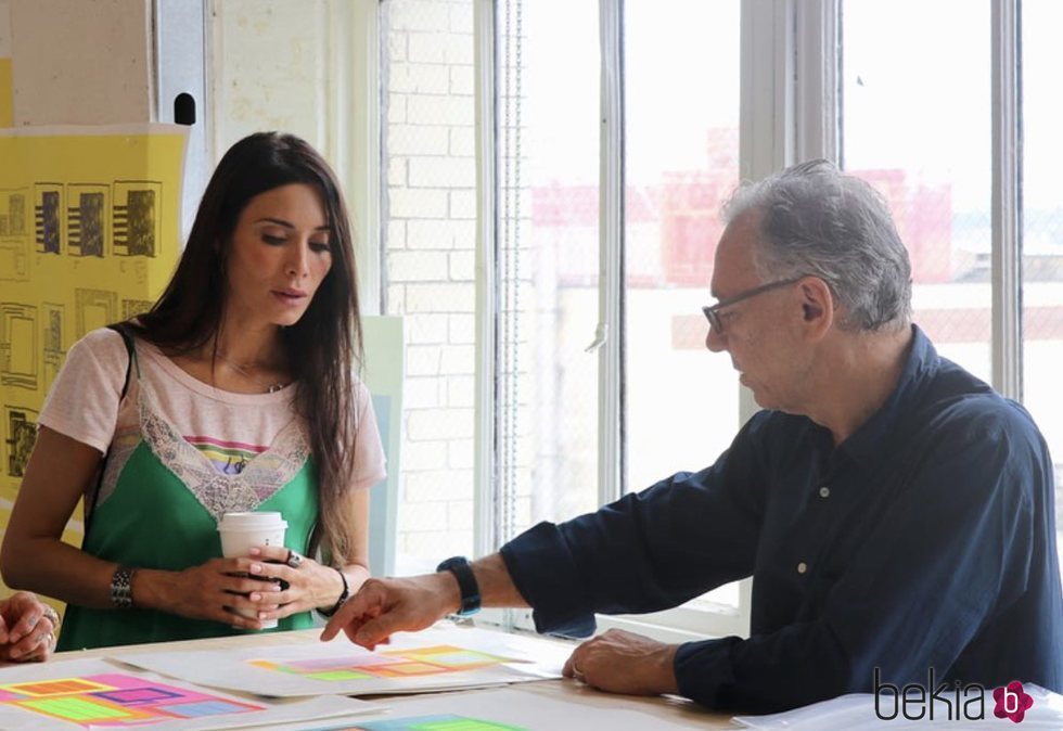 Pilar Rubio con el artista Peter Halley en Nueva York