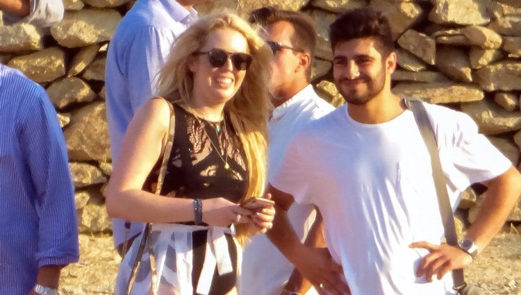 Tiffany Trump en Mykonos con un amigo