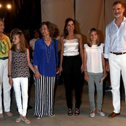 Los Reyes Felipe y Letizia, la Princesa Leonor, la Infanta Sofía, la Reina Sofía y la Infanta Elena en el concierto de Ara Malikian en Mallorca