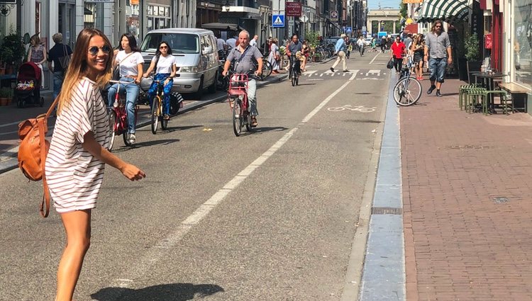 Lara Álvarez de paseo por Ámsterdam