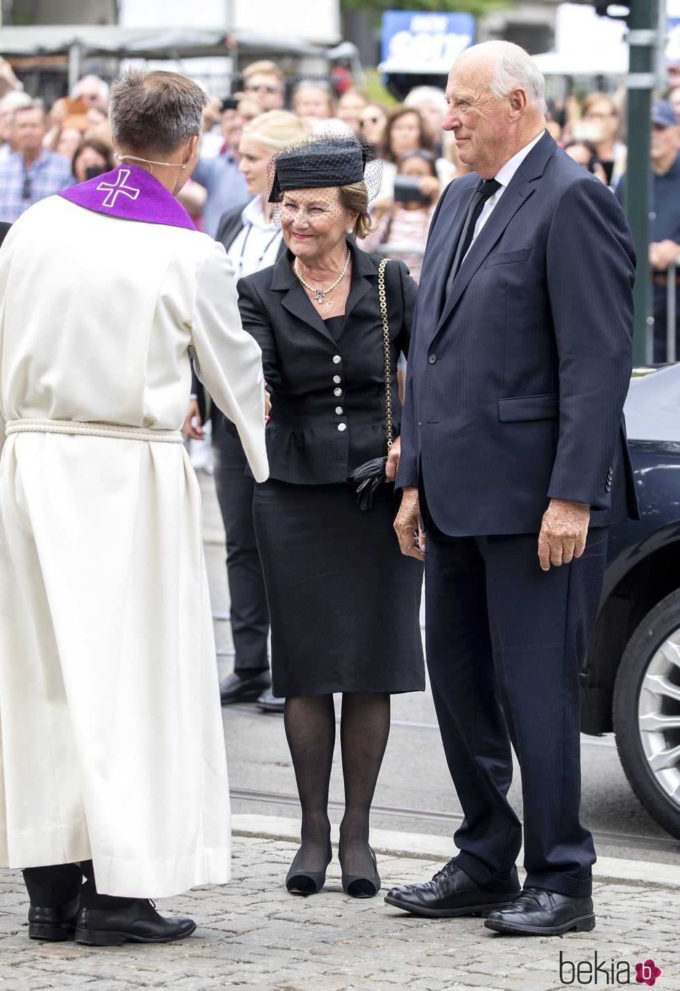 Harald y Sonia de Noruega en el funeral de Thorvald Stoltenberg