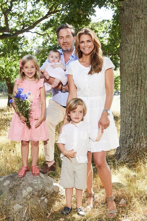 Magdalena de Suecia y Chris O'Neill con sus hijos Leonor, Nicolas y Adrienne en el campo