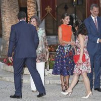 Los Reyes Felipe, Letizia y Sofía en la recepción de autoridades en el Palacio de la Almudaina