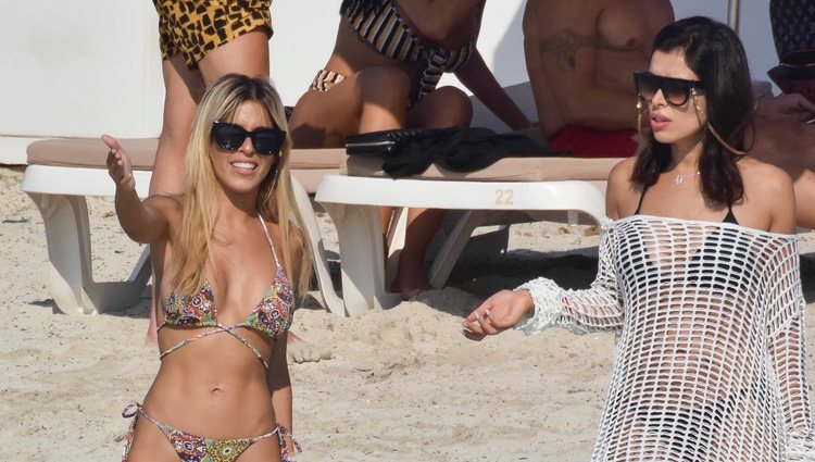 Oriana Marzoli y Yasmina disfrutando de sus vacaciones en Formentera