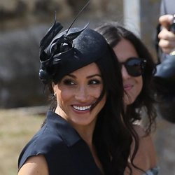 Meghan Markle muy sonriente en la boda de Charlie van Straubenzee y Daisy Jenks